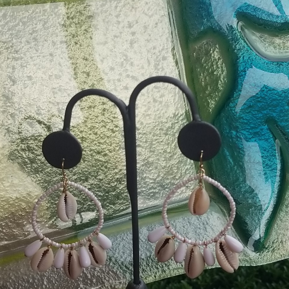 Beachy Shell hoop earrings - Picture 1 of 2